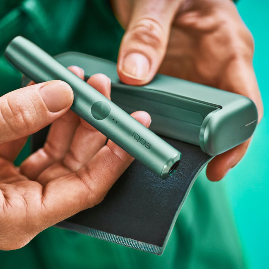 IQOS ILUMA PRIME JADE GREEN Mobility Kit, Jade Green IQOS ILUMA PRIME devices have a compact design.