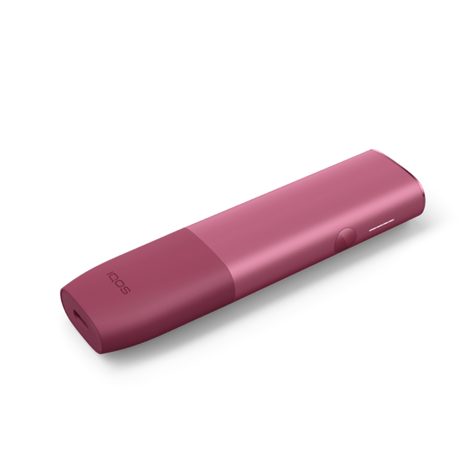 IQOS ILUMA ONE SUNSET RED Mobility Kit, Sunset Red A side view of an Sunset Red IQOS ILUMA ONE.