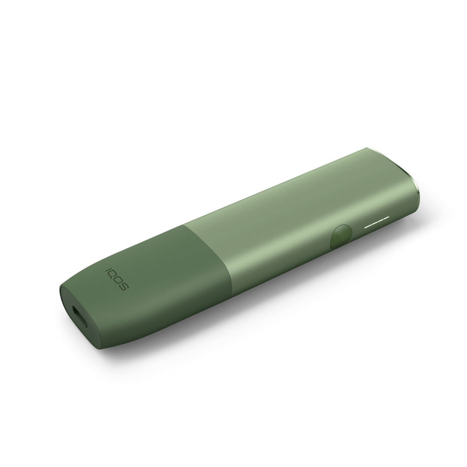 IQOS ILUMA ONE MOSS GREEN Mobility Kit, Moss Green A side view of an Moss Green IQOS ILUMA ONE.