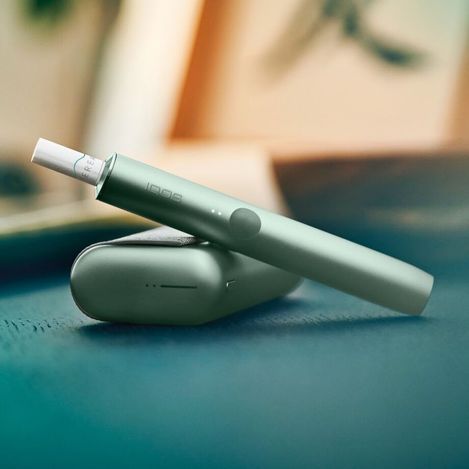 IQOS ILUMA PRIME JADE GREEN Mobility Kit, Jade Green IQOS ILUMA PRIME devices fit perfectly in your life.