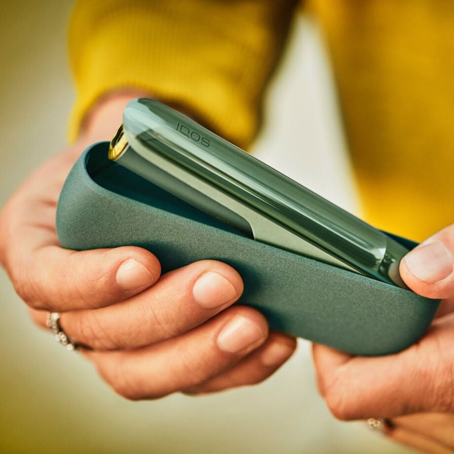 IQOS ILUMA MOSS GREEN Mobility Kit, Moss Green IQOS ILUMA devices have a compact design.