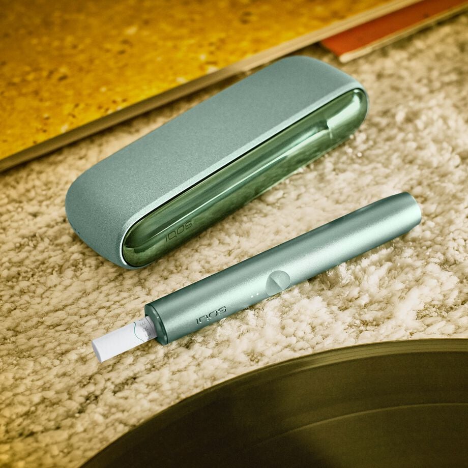 IQOS ILUMA MOSS GREEN Mobility Kit, Moss Green IQOS ILUMA devices fit perfectly in your life.