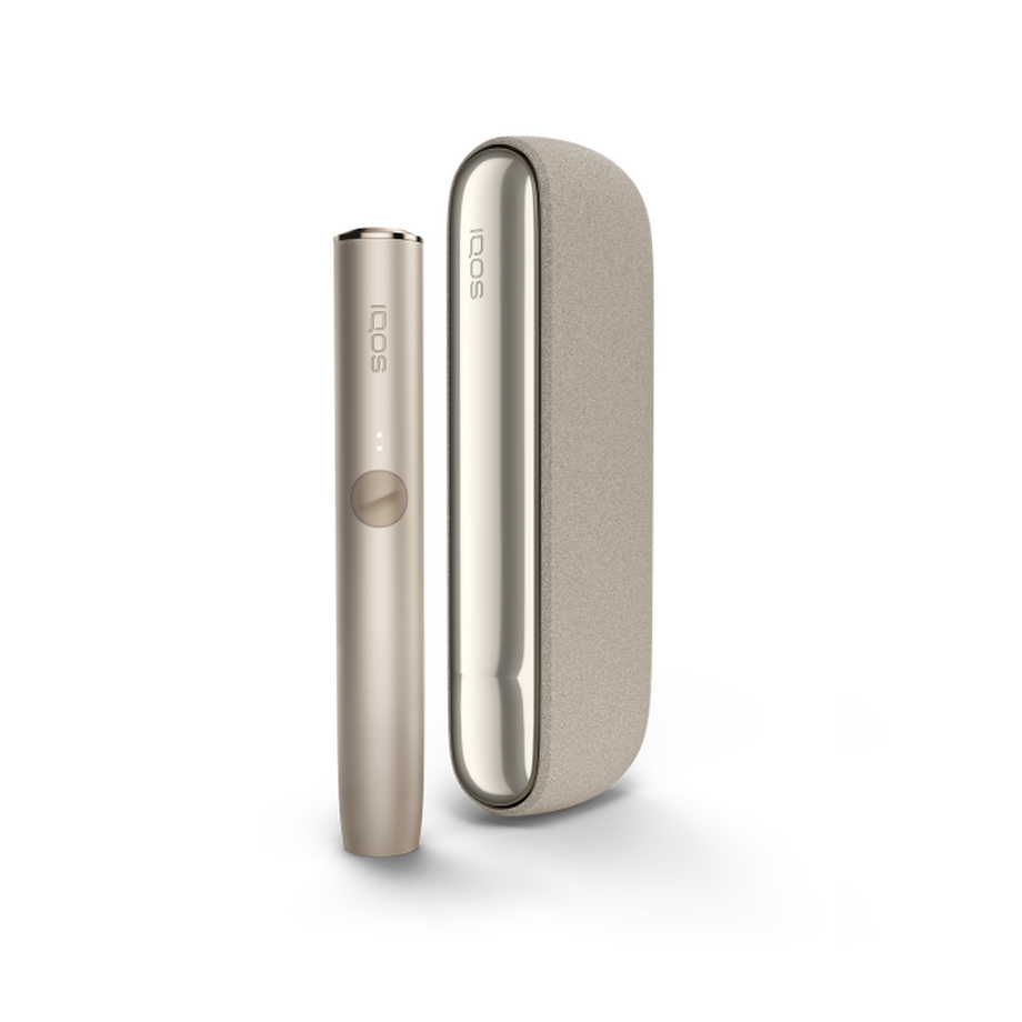 IQOS ILUMA PEBBLE BEIGE Mobility Kit, Pebble Beige A Pebble Beige IQOS ILUMA device and holder.