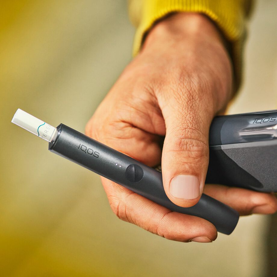 IQOS ILUMA PEBBLE GREY Mobility Kit, Pebble Grey IQOS ILUMA devices have a compact design.
