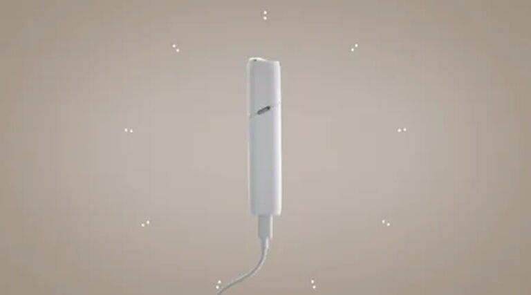 Charging the IQOS 3